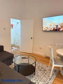 Highbury & Islington Stay - Image 4