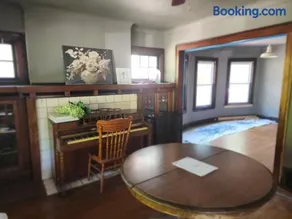 World Cup Bungalow with SUV - Image 4