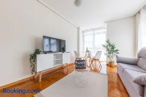 Charming Coastal Apartment Steps from the Beach - Image 1