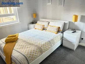 Paisley Central Apartment #3 - Image 5