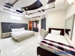 2Bedrooms Halls and Kitchen Entire Flat Main ISB - Image 3