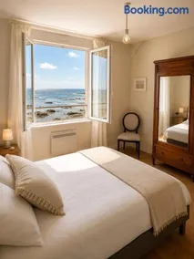 LocaLise - M6C - Les Clés de l'Océan - Maison avec vue mer exceptionnelle - Accès plage immédiat depuis la terrasse - Terrasse, jardin clos - Wifi inclus - Linge de lit inclus - Image 4