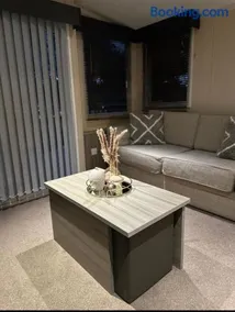 Luxurious 2 Bedroom Caravan - Image 3