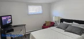 Deluxe Private Room in a Shared Apartment- Comfortable and Convenient - Image 4