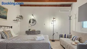 Chronis Studio in Adamas - Image 1