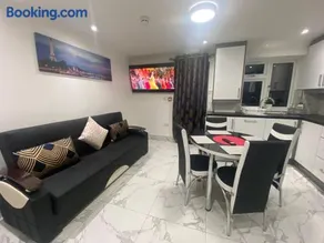 THE ROYAL BOUTIQUE OXFORD LODGE by LONDON SLEEP 6 - Image 1