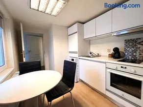 Elite Residence - Modern 2BR - Sleeps 6 - FREE Parking - Image 1