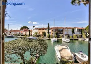 Maison du Bonheur Newly renovated house, private garden and 12x4m mooring - Image 2