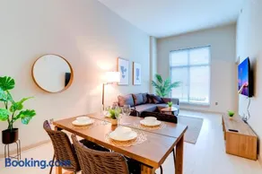 Convenient Apartment Near Major Sights - Image 4