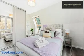 Dollis Valley 3Bedroom House Sleeps 8 in London With FREE PARKING By Maison Christo Property Short Lets & Serviced Accommodation - Image 2