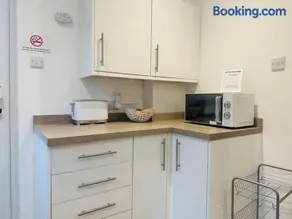 Home Away Luxury Living - Horley - Image 4