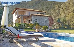 Gorgeous Home In Skaloma Nafpaktos - Image 1