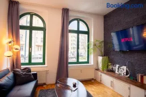 feelgoodflats DESIGN Apartment in city center, central station close with Netflix und workplace - Image 2