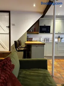 Little House Annexe - Image 2