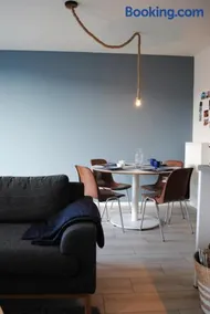 modern, gezellig vakantieappartement met ruim terras en garage in Oostende - Image 1