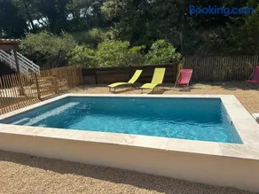 Maison adaptée aux familles avec barbecue, terrasse et jardin | Vue jardin - Image 1
