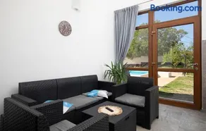 Three-Bedroom Holiday Home In Divsici - Image 4
