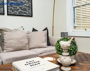 2 bedroom urban chic right on the Brown University campus - Image 5