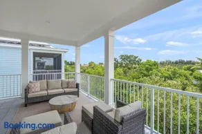 Sea Salt at Hunters Point A Luxury Waterfront Villa Retreat by Mainsail Vacation Rentals - Image 1