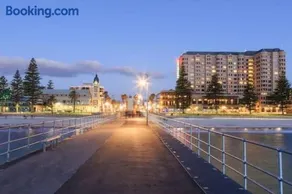 Beachside Luxury Apartments One & Two Bedroom in Beachfront Oaks Pier Building - Image 3