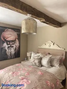 Entire Georgian luxury house - 3 Storey- High St Henley-in-Arden -Two bedrooms-Sleeps 4 people Close to Stratford upon Avon - Warwick - Solihull - NEC - Image 2
