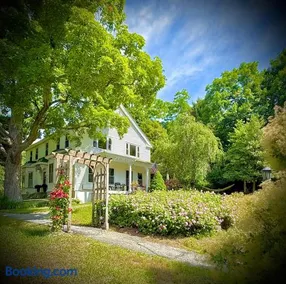Charming Farmhouse - Holiday Hills - Image 2