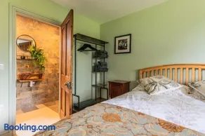 Self-contained cosy one bedroom holiday barn - Image 3