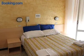 Hotel Loretta - Image 5