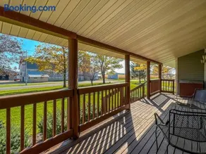 Elkhorn 3 Bedroom 2 Bathroom Log Cabin Sleeps 8 - Lincoln Log Cabin - Image 4