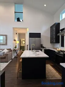 McHenry Riverside Retreat Comfort - Image 1