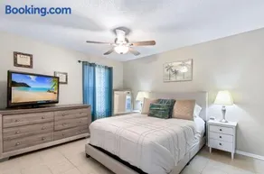 22 min to Beach-2 bd room-Self check in -sleep 6-BBQ-WD - Image 2