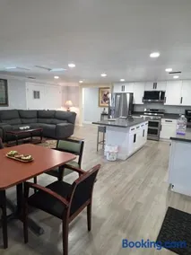 Cozy SeaTac home - Image 2