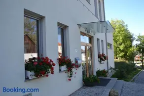 Wein + Bett Wiedeck - Image 2