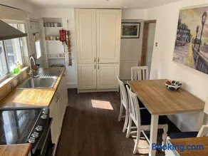 Gloucester Cottage - Image 2