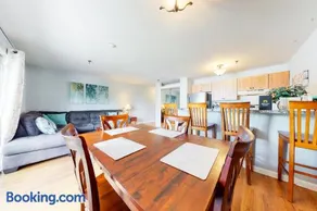 Lake Winnipesaukee Retreat - Image 5