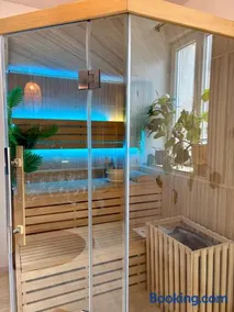 Sauna en bord de rivière - Image 2