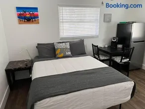 Sunny beach retreat with private bath, room and yard-3miles from Beach - Image 3