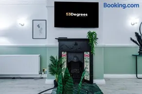NEW! 4-Bed Home in Manchester by 53 Degrees Property, Ideal for Business & Long Term Contractor Stays, Sleeps 10! - Image 3