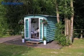 Hopgarden Glamping and camping - Luxury furnished Bell tents & Shepherd huts plus camp field to pitch your own tents - Image 4