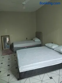 casa bem próxima a feira livre e do Santuário - Image 4