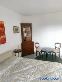 Charming Apartment in Vibo Valentia with Terrace, 60 m² - Image 4