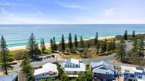 Beachfront at Buddina with Heated Pool & Sea Views - Image 4
