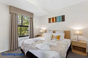 2BDR 1BTH - James Street Magic - Image 3