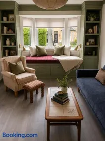Beautiful NEW Riverside property near Glasgow - Image 4