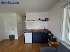 Hunts Point Beachside Suite #13 - Image 4