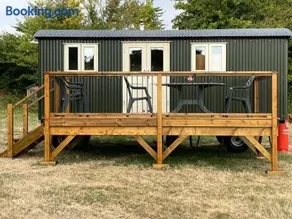 The Old Post Office - Luxurious Shepherds Hut 'Far From the Madding Crowd' based in rural Dorset. - Image 2