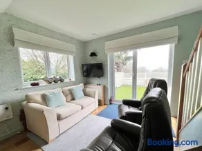 Little Oasis with Sea Views - Image 3