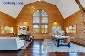 Barn in Allegan - Image 1