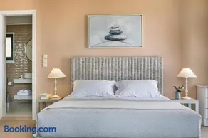 Martini Waterfront Suites - Image 2
