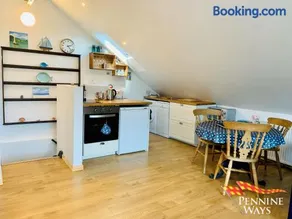 The Boat House, Spacious Village Apartment - Image 2